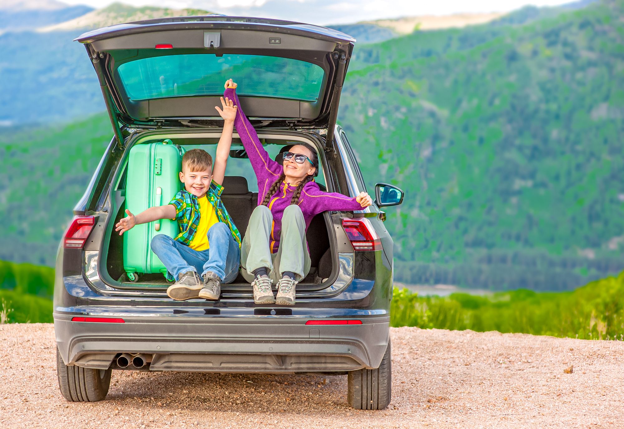 Уехали путешествовать. Отпуск на машине. Лето отпуск семья на машине. Family vacation car. Отпуск на машине картинки.