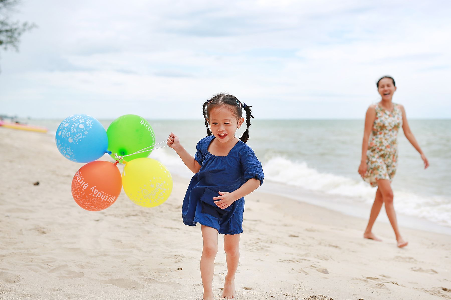 Asian Kid Birthday Party Beaches Balloons