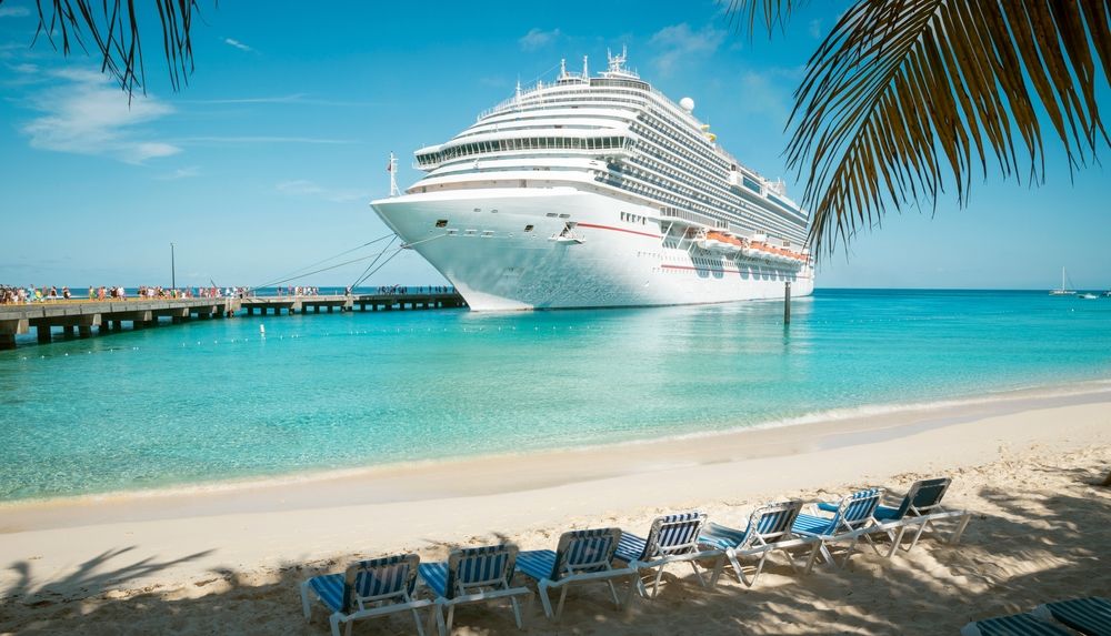 cruise-ship-at-the-beach-on-grand-turk-island