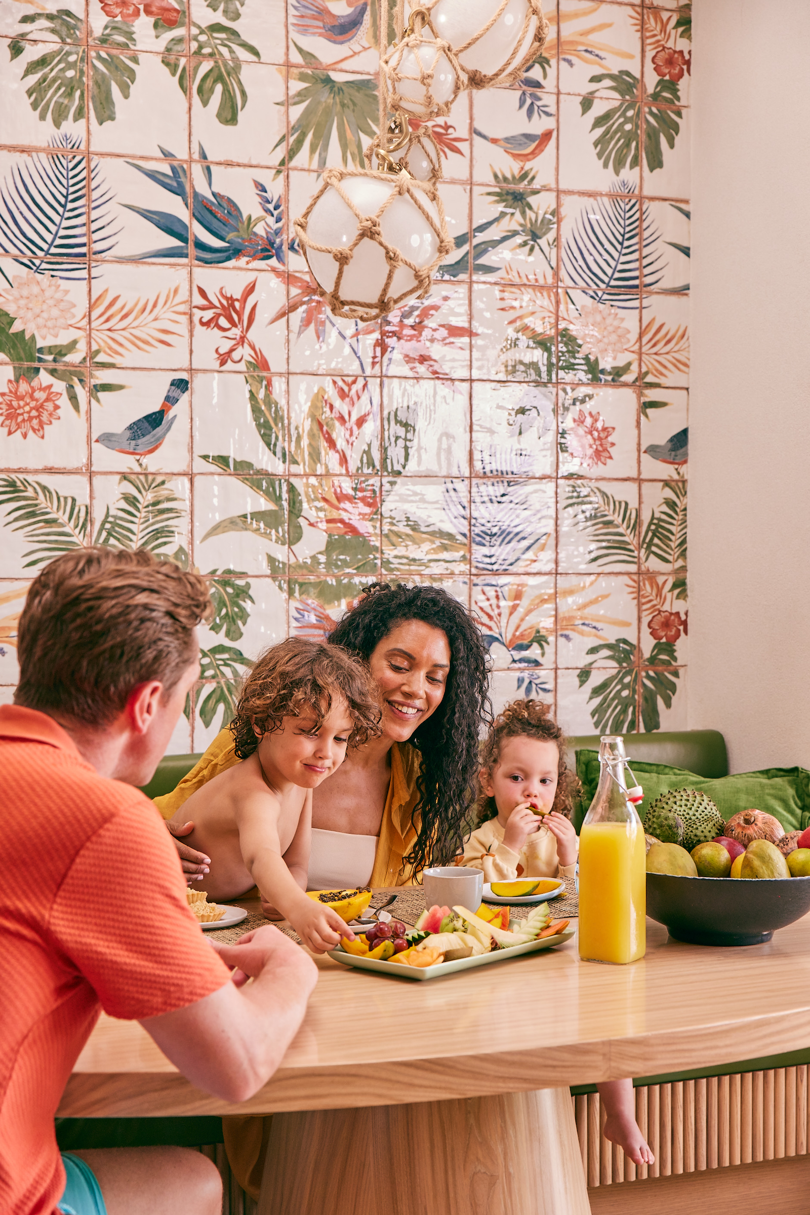 PNG-Version-BNG-Lifestyle-Family-Eating-Food-Table-5
