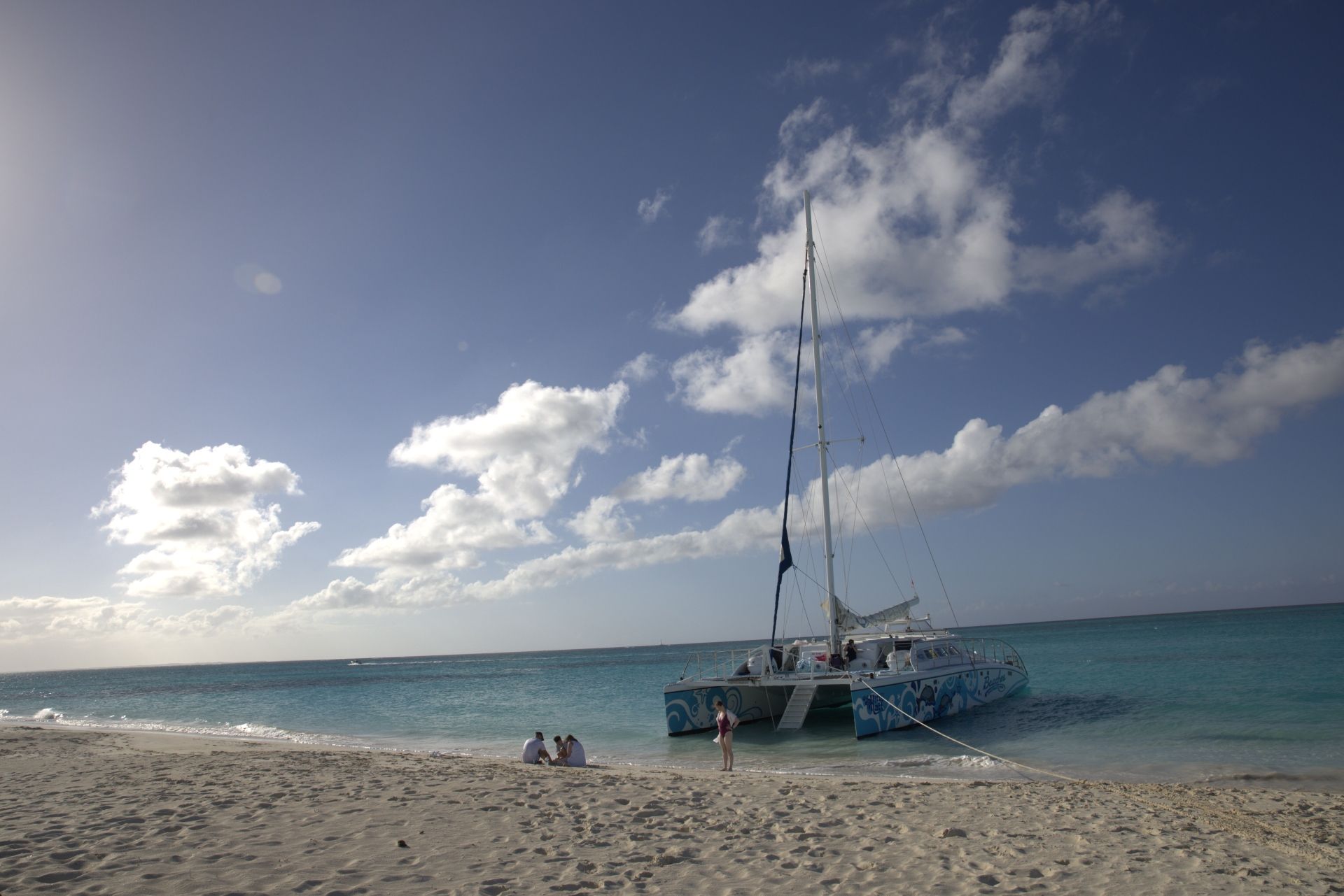 catamaran-anchored-at-beaches-turks-caicos