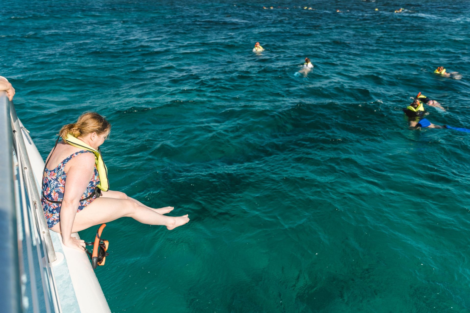 kristy-diving-into-caribbean-sea-during-snorkeling-excursion